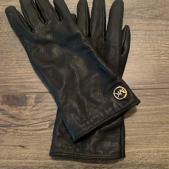 MICHAEL KORS Elegant Touch Tip Black Leather Gloves - Picture 3 of 8